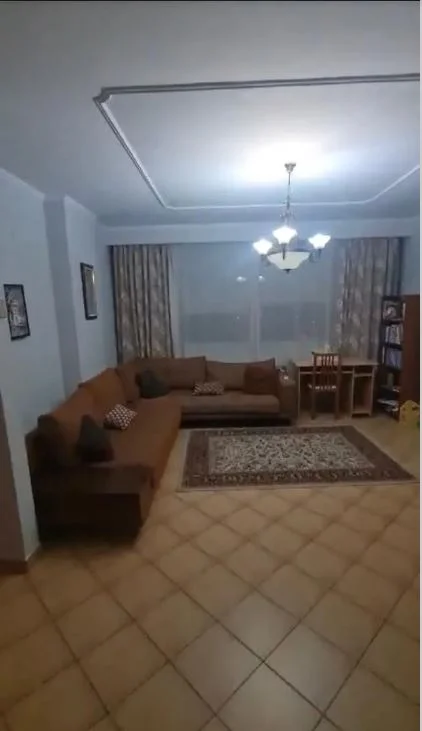 Tirane, jepet me qera apartament 1+1+Ballkon Kati 5, 70 m² 580 € (Rruga e Elbasanit)
