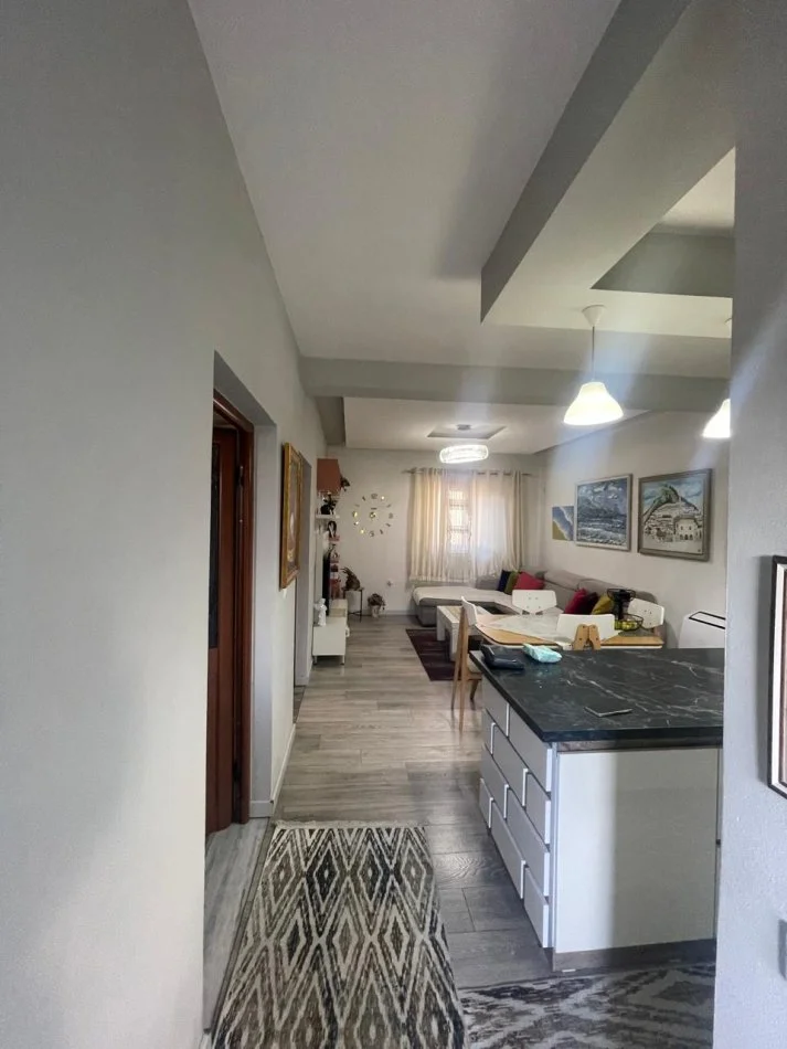 Tirane, jepet me qera Vile 2+1+Ballkon Kati 2, 90 m² 600 € (Jordan Misja)