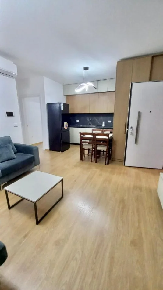 Tirane, jepet me qera apartament 2+1+Ballkon Kati 2, 95 m² 1.100 € (Liqeni i Thate)