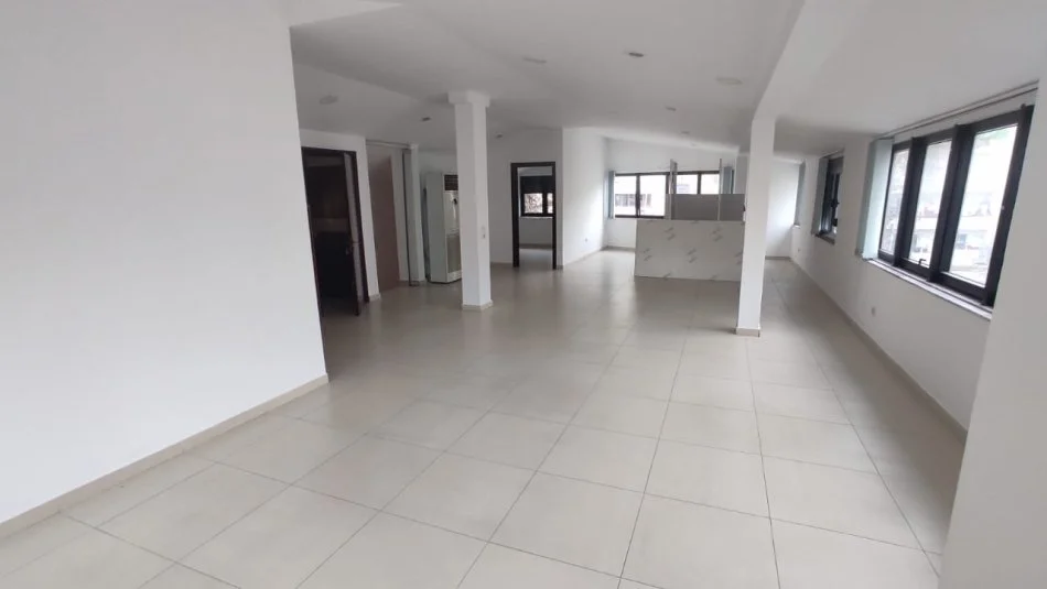 Tirane, jepet me qera zyre Kati 3, 115 m² 1.000 € (Brryli, Rruga Bardhyl)