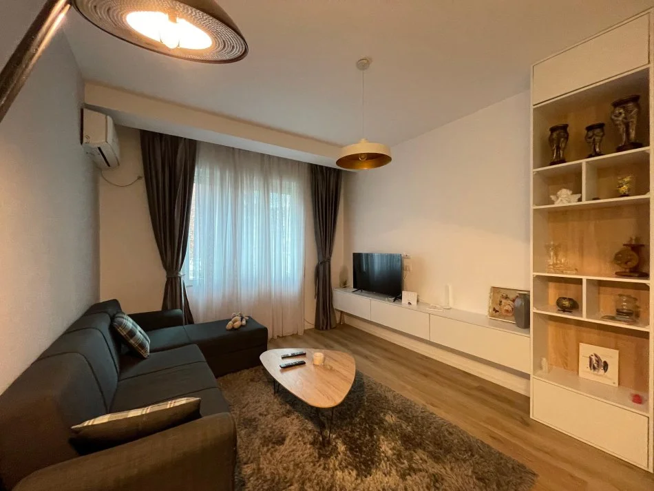 Tirane, jepet me qera apartament 1+1 Kati 2, 58 m² 550 € (5 Maji)