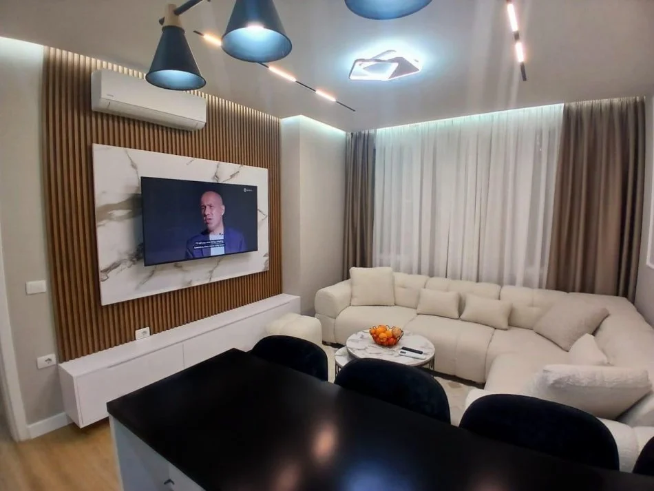 Tirane, jap me qera apartament 2+1+Ballkon Kati 1, 78 m² 650 € (Fusha e Aviacionit)