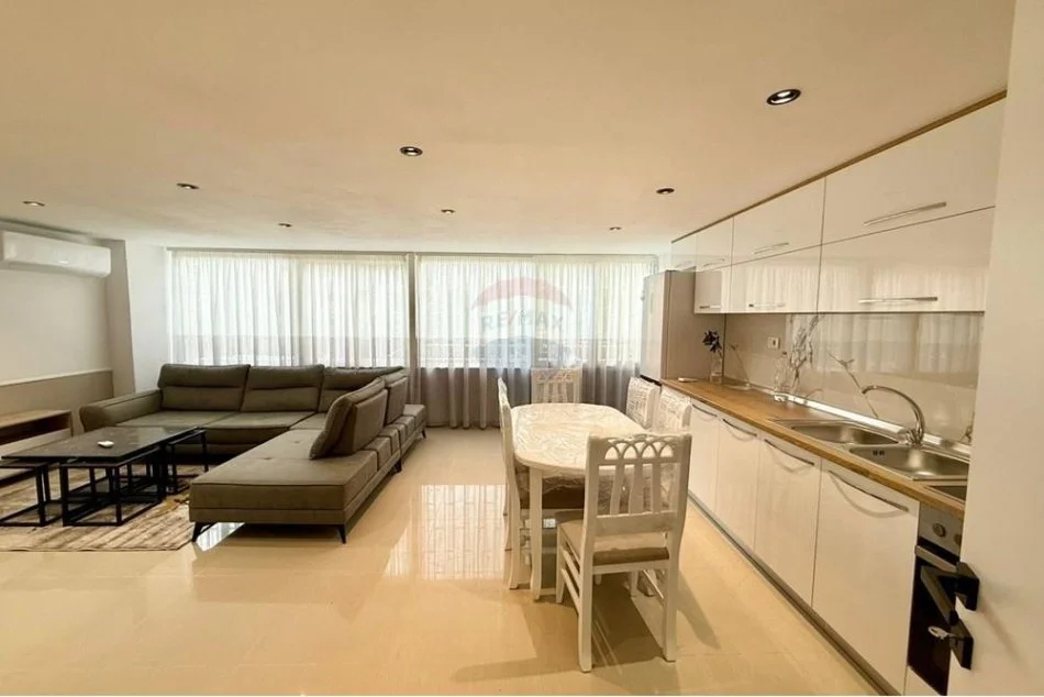 Tirane, jepet me qera apartament duplex 3+1 Kati 1, 175 m² 550 € (Fresk)