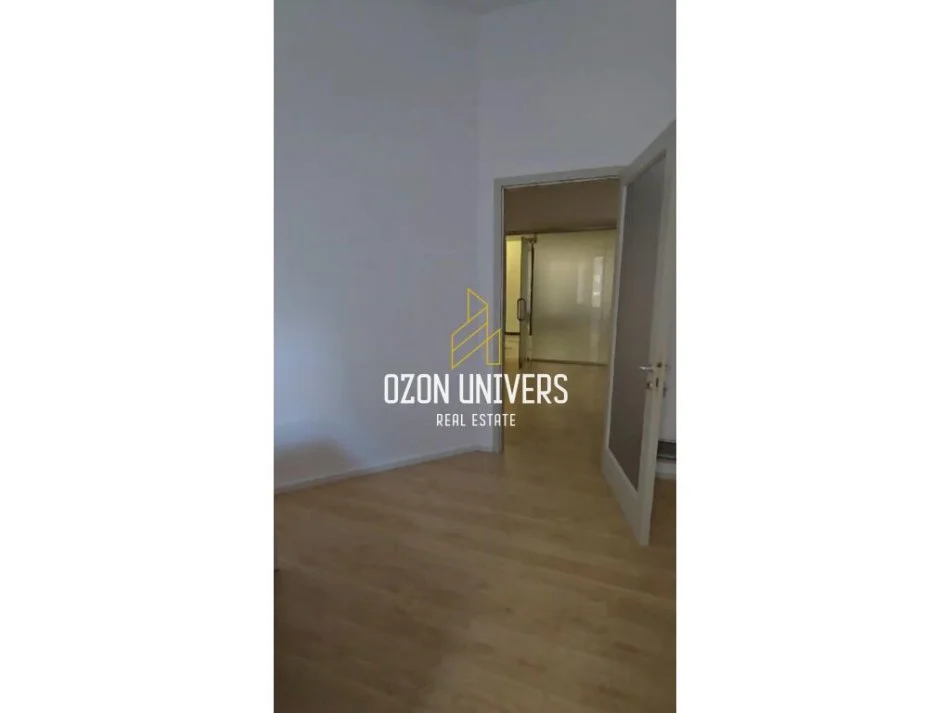 Tirane, jepet me qera ambient biznesi Kati 2, 80 m² 1.400 € (Qendër)