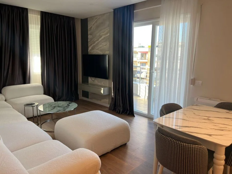 Tirane, jepet me qera apartament 2+1 Kati 3, 70 m² 1.200 € (Komuna e Parisit)