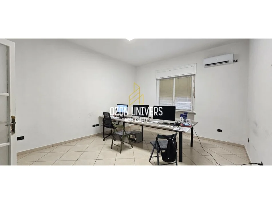Tirane, jepet me qera ambjent biznesi Kati 0, 209 m² 2.300 €