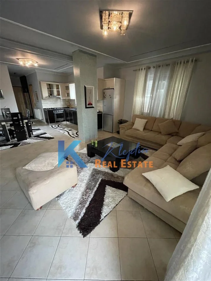 Tirane, jap me qera apartament 2+1+Ballkon , 700 € (Kodra e Diellit)