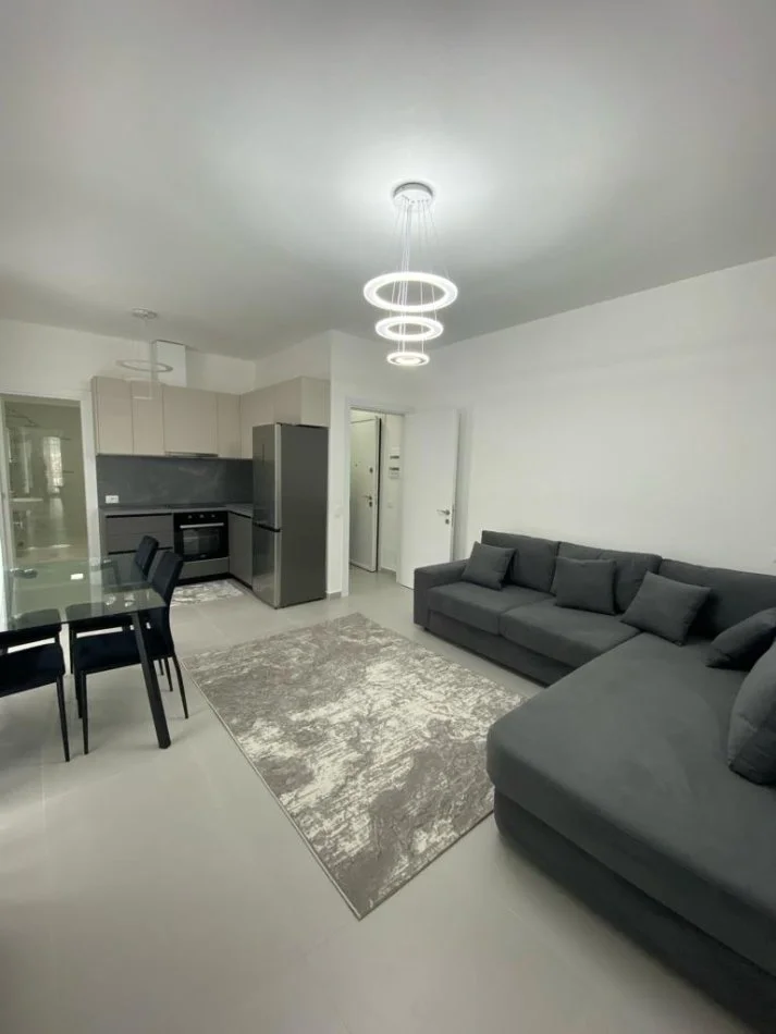 Tirane, jepet me qera apartament 1+1+Ballkon Kati 10, 57 m² 550 € (Farmacia 10)