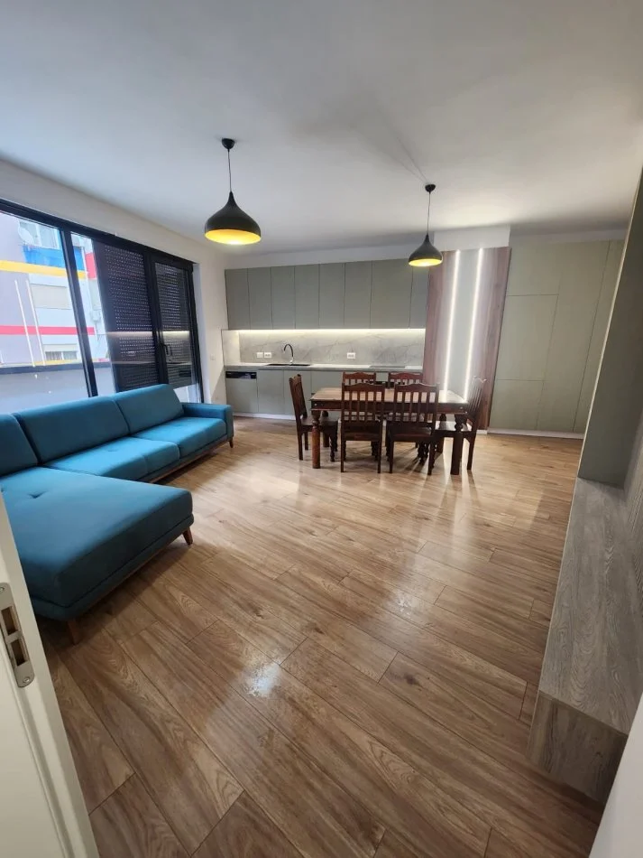 Tirane, jepet me qera apartament 2+1 Kati 2, 113 m² 900 € (Kompleksi Salillari)