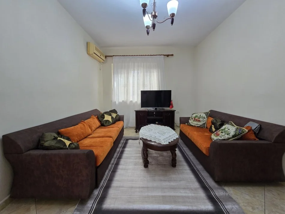 Tirane, jepet me qera apartament 2+1 Kati 1, 90 m² 550 € (Rruga e Elbasanit)