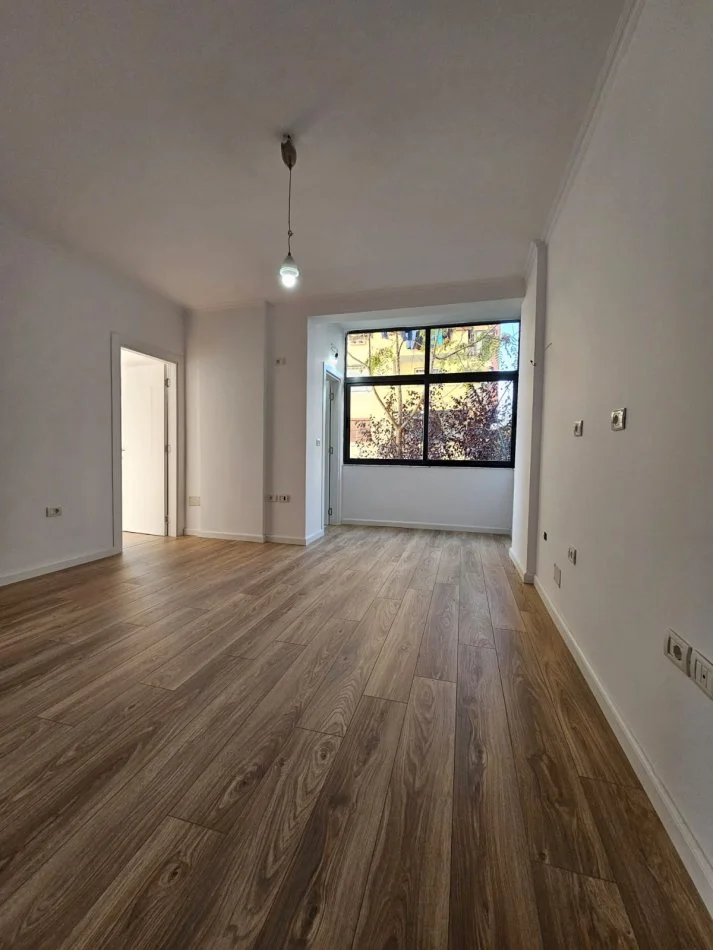 Tirane, shitet apartament 1+1 Kati 2, 47 m² 108.000 € (Square 21)