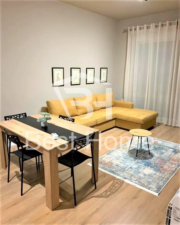 Tirane, jepet me qera apartament 2+1+Ballkon Kati 5, 100 m² 700 € (21 Dhjetori, Kompleksi Kontakt)