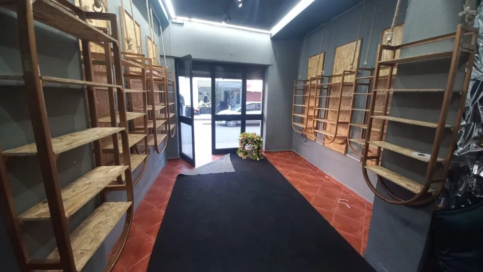 Tirane, jepet me qera ambjent biznesi Kati 0, 45 m² 350 € (Rruga 4 Deshmoret)