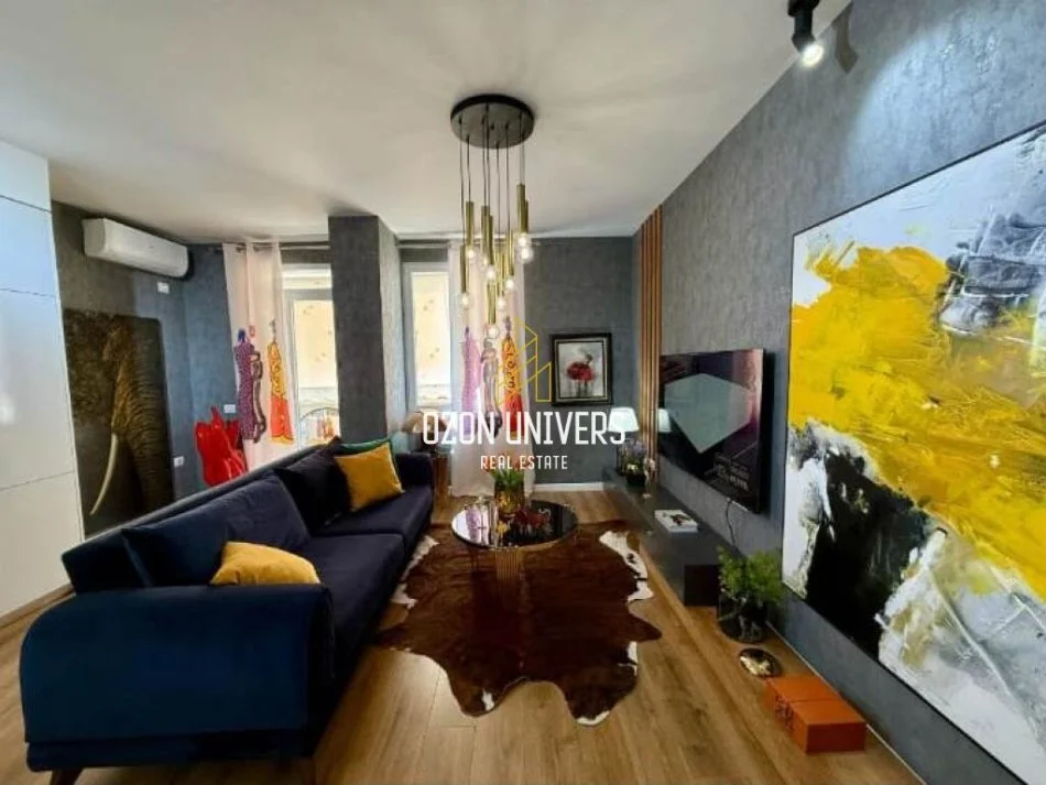 Tirane, jepet me qera apartament 1+1 , 86 m² 750 € (21 Dhjetori)