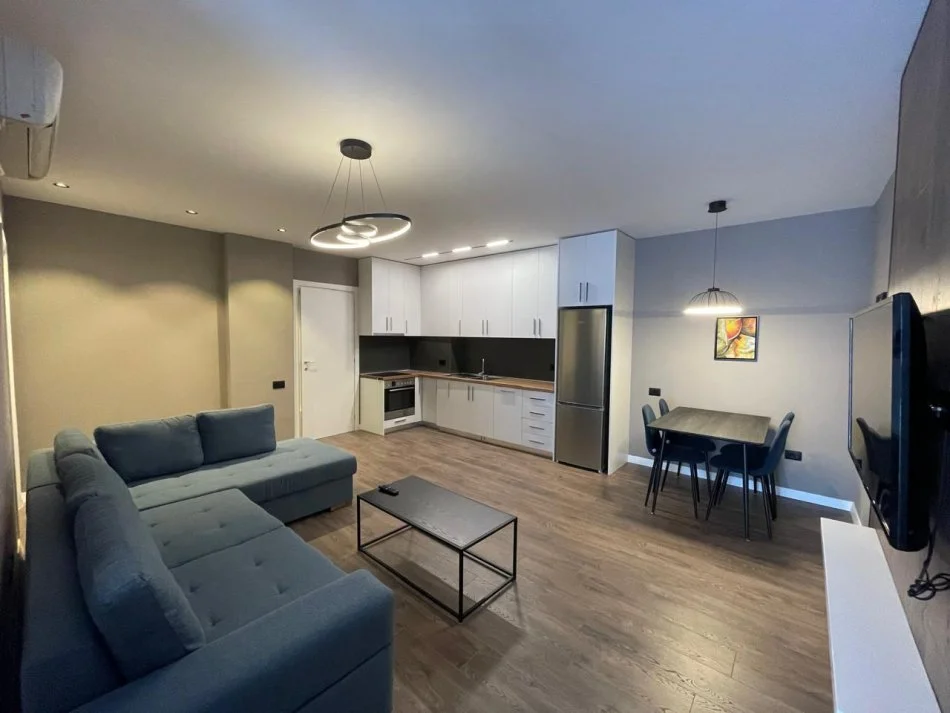 Tirane, jepet me qera apartament 1+1 Kati 8, 70 m² 600 € (Ish Parku)