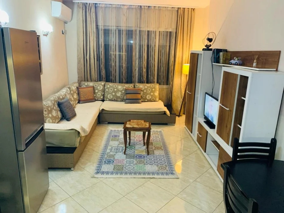 Tirane, jepet me qera apartament 1+1 Kati 3, 75 m² 550 € (Rruga e Kavajes)