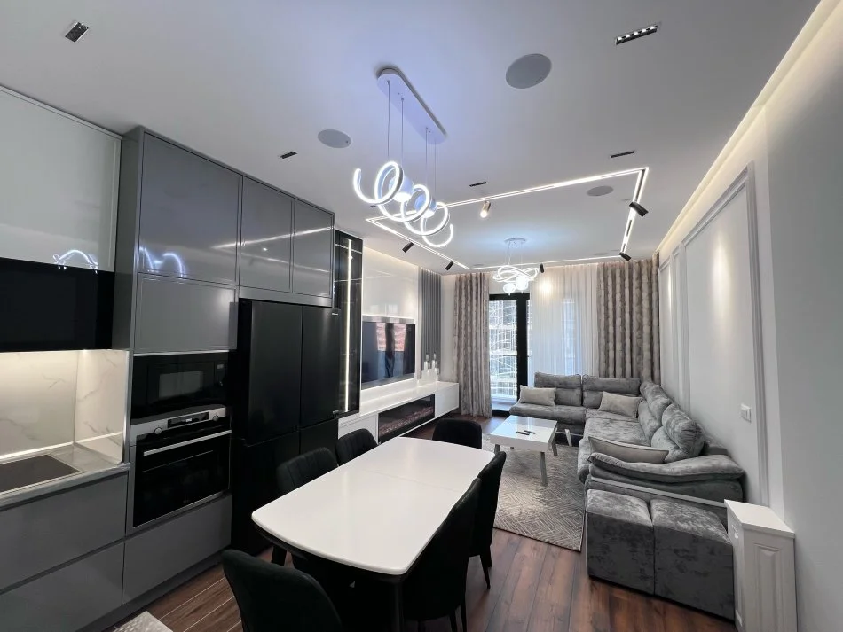 Tirane, jepet me qera 2+1 , (Farmacia 10)