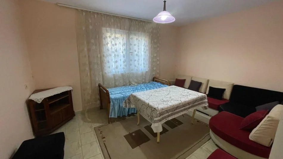 Tirane, jepet me qera apartament 2+1 Kati 1, 75 m² 400 € (Selite)