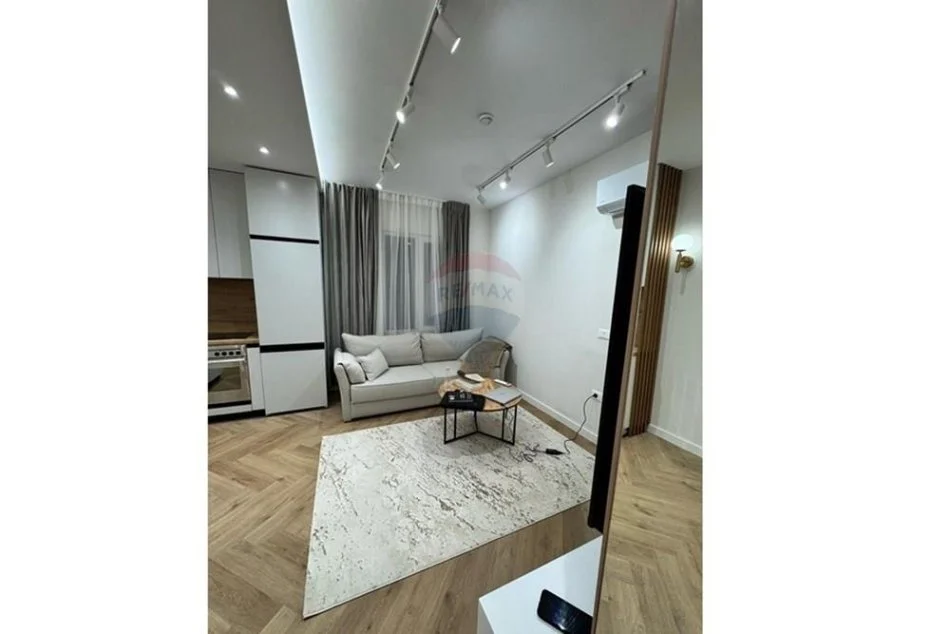 Tirane, jepet me qera apartament 1+1 Kati 1, 65 m² 450 € (5 Maj)