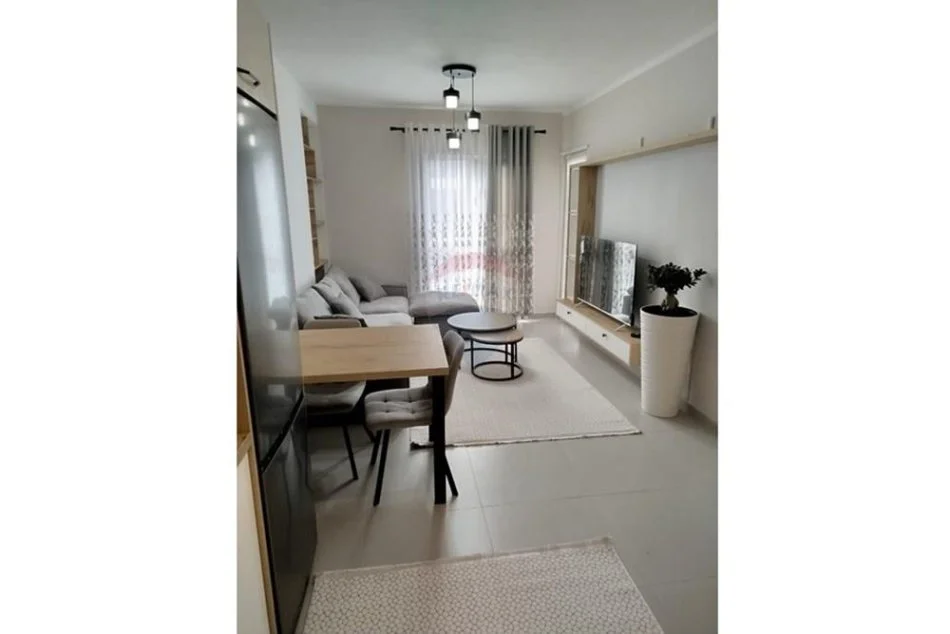 Tirane, jepet me qera apartament 1+1 Kati 7, 56 m² 400 € (Univer City)