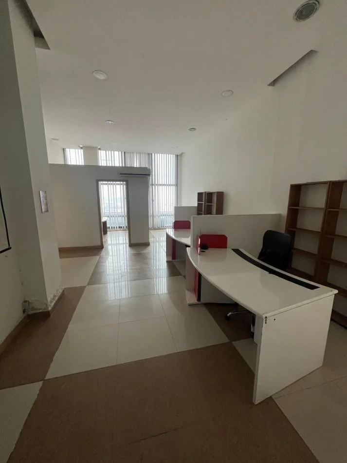 Tirane, jepet me qera ambjent biznesi Kati 6, 200 m² 400 € (Autostrada Tirane Durres)