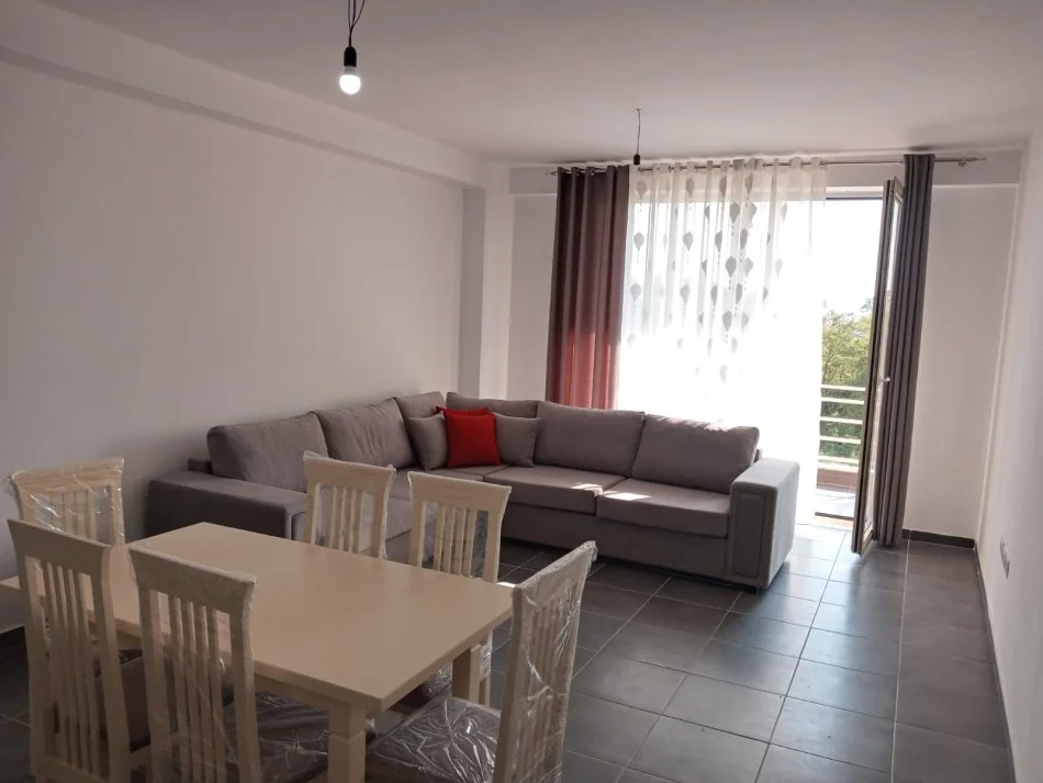 Tirane, jepet me qera apartament 2+1 Kati 4, 120 m² 400 € (Shkoze)