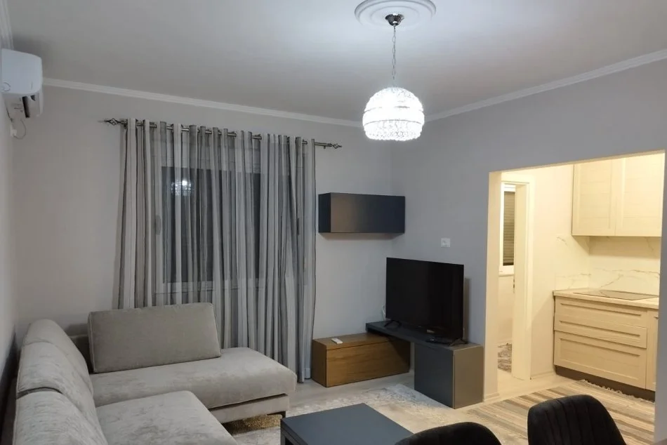 Shqiperi, jepet me qera shtepi 1+1 Kati 3, 66 m² 450 € (Rruga Dritan Hoxha)