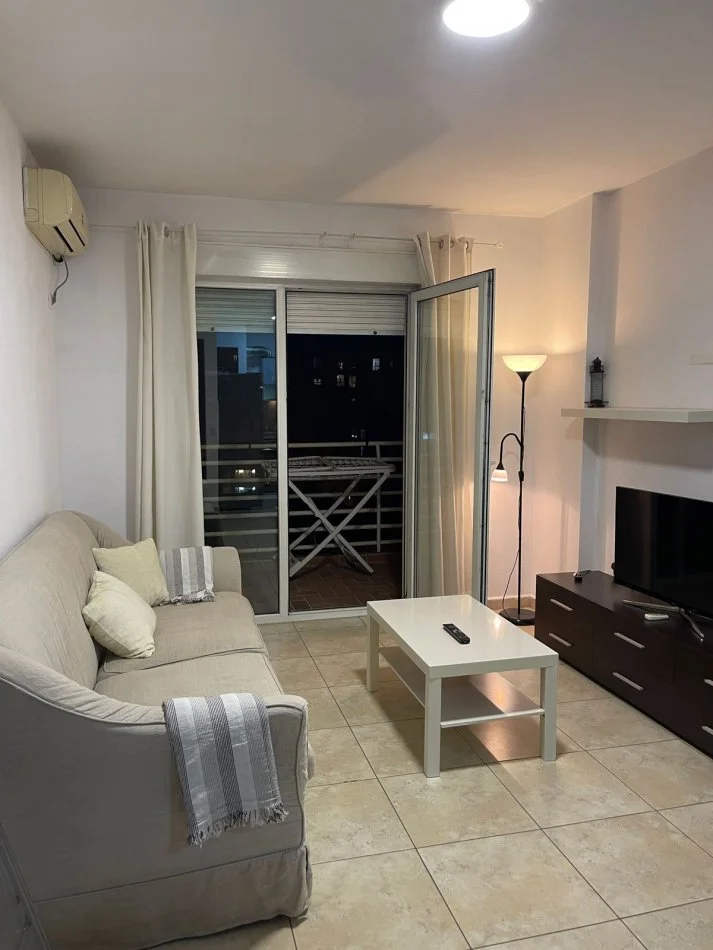 Tirane, jap me qera apartament 2+1+Ballkon Kati 5, 63 m²  (21 Dhjetori, afer Mozaikut)
