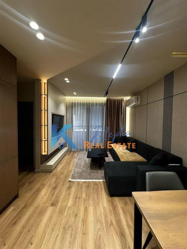 Tirane, jap me qera apartament 2+1+Ballkon Kati 2, 80 m² 850 € (Don Bosko)