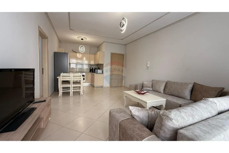 Tirane, jepet me qera apartament 2+1 Kati 1, 95 m² 500 € (Yzberisht)