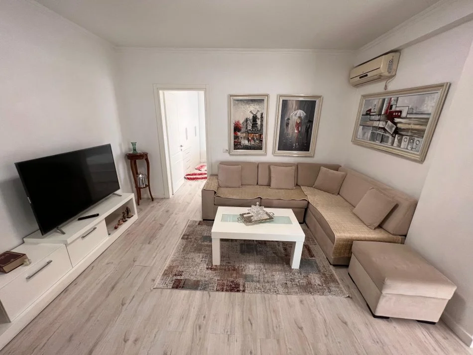 Tirane, jepet me qera apartament 1+1 Kati 6, 77 m² 500 € (Ali Demi)