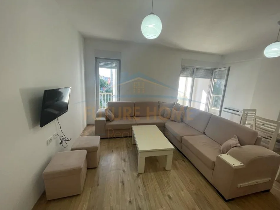 Tirane, jepet me qera apartament 2+1+Aneks+Ballkon Kati 3, 85 m² 600 € (21 dhjetori)