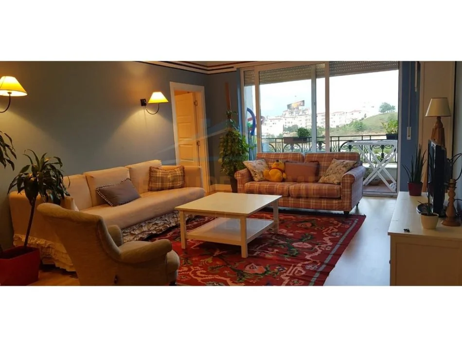 Tirane, jepet me qera apartament 3+1+Aneks+Ballkon Kati 5, 133 m² 1.200 € (kodra e diellit 2)