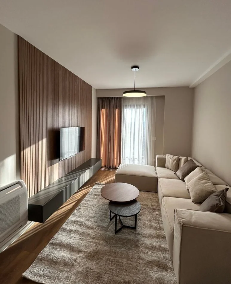 Tirane, jepet me qera apartament 1+1 Kati 20, 80 m² 1.000 € (Rruga e Kavajes)