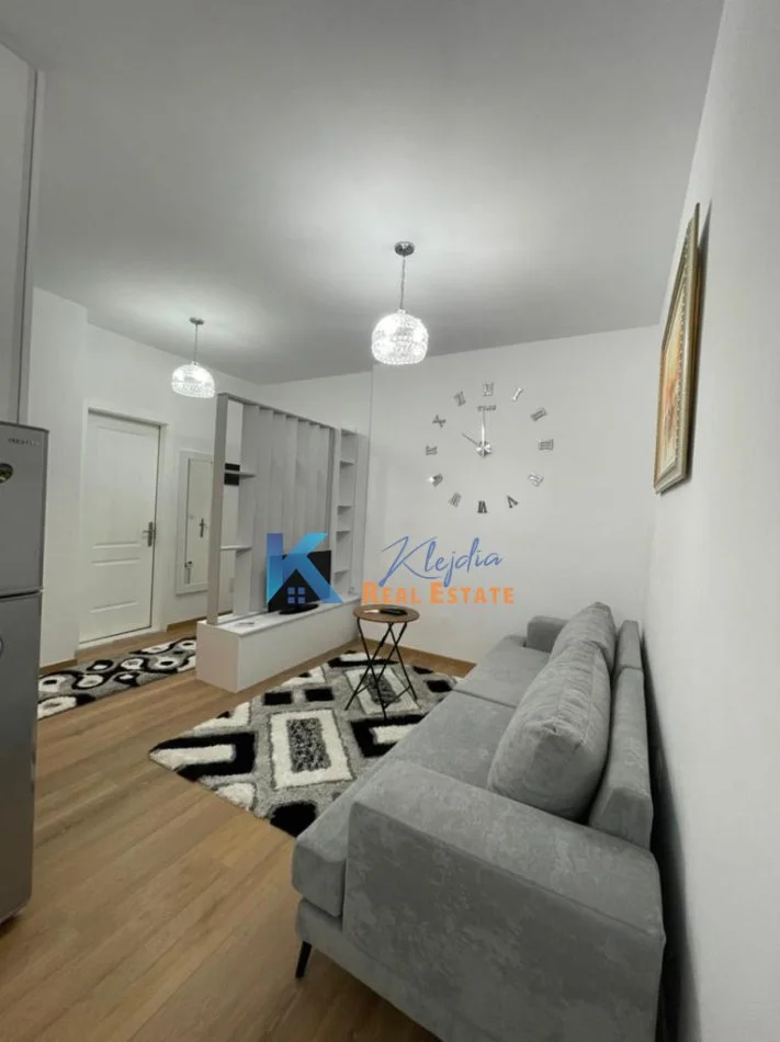 Tirane, jap me qera apartament 1+1 Kati 4, 55 m² (mbi Brrylin, afer pasticeri Tito, rruga Endri Keko)