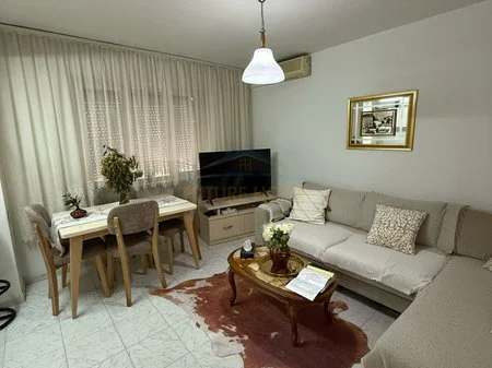 Tirane, jepet me qera apartament 3+1+Ballkon Kati 2, 91 m² 550 € (Qera, Apartament 3+1, Xhamllik, Tiranë. AREA50915)