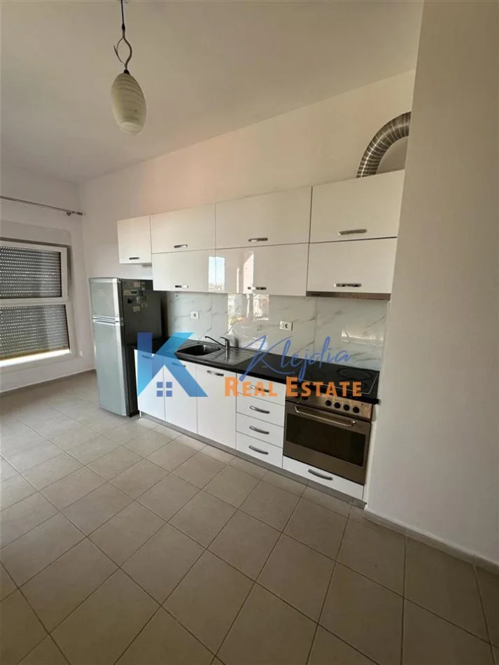 Tirane, jap me qera apartament 1+1+Ballkon Kati 8, 53 m² (Ali Dem, te kompleksi Mangalem)