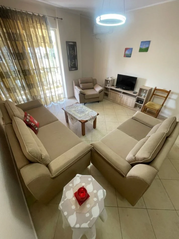 Tirane, jepet me qera apartament 3+1 Kati 7, 125 m² 850 € (21 Dhjetori)