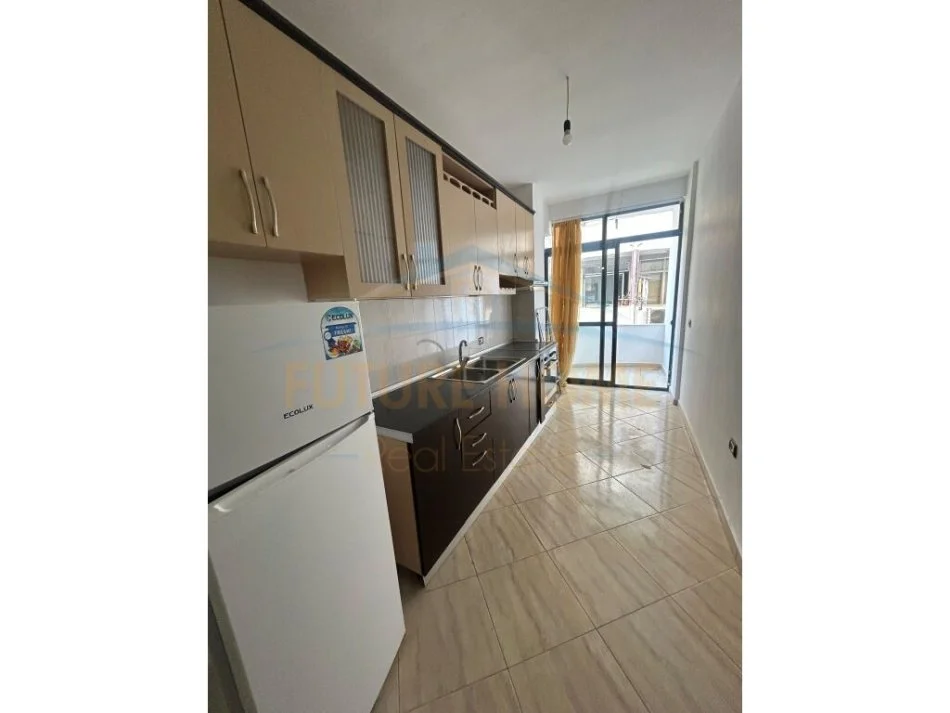 Tirane, shitet apartament 2+1 Kati 3, 90 m² 80.000 € (FRESK)