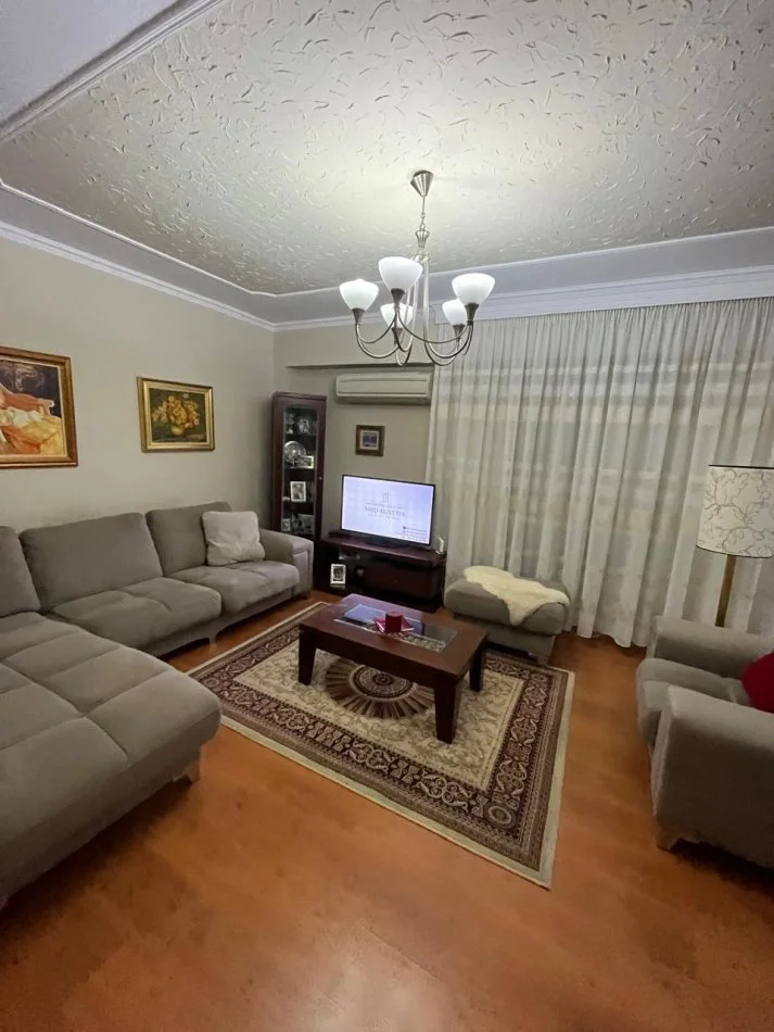 Tirane, jepet me qera apartament 2+1 Kati 3, 110 m² 800 € (Bllok)