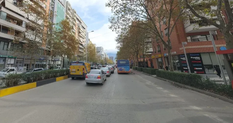 Tirane, jepet me qera ambjent biznesi Kati 2, 210 m² 210 € (Rruga e Kavajes)