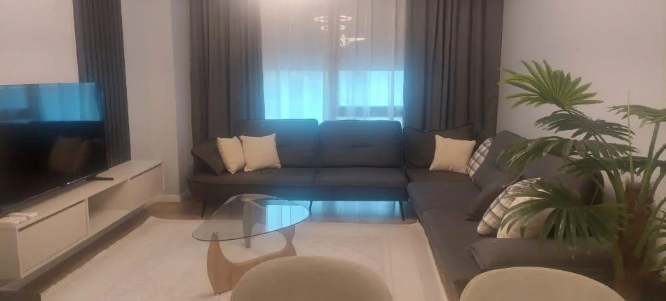 Tirane, jepet me qera apartament 2+1 Kati 3, 90 m² 1.500 € (Liqeni i Thate)