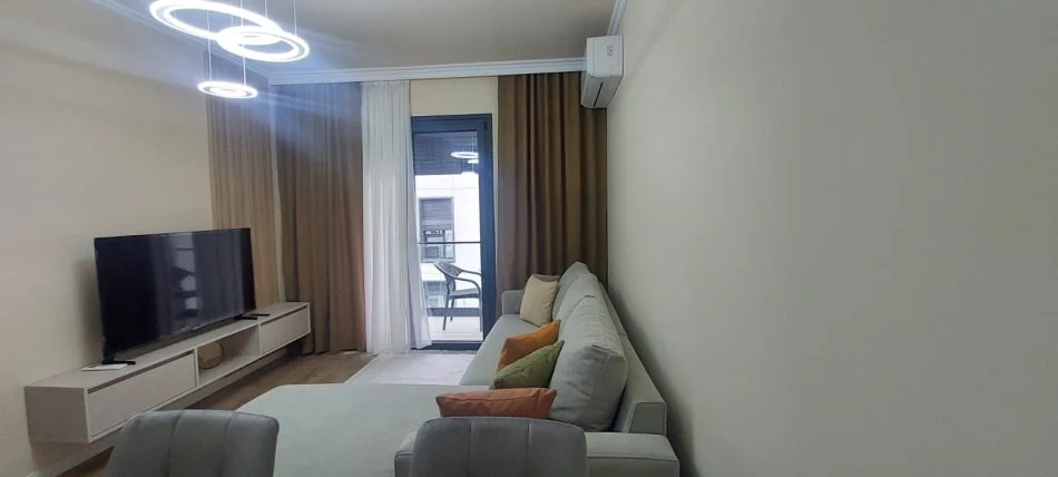 Tirane, jepet me qera apartament 1+1 Kati 3, 70 m² 1.000 € (Liqeni i Thate)