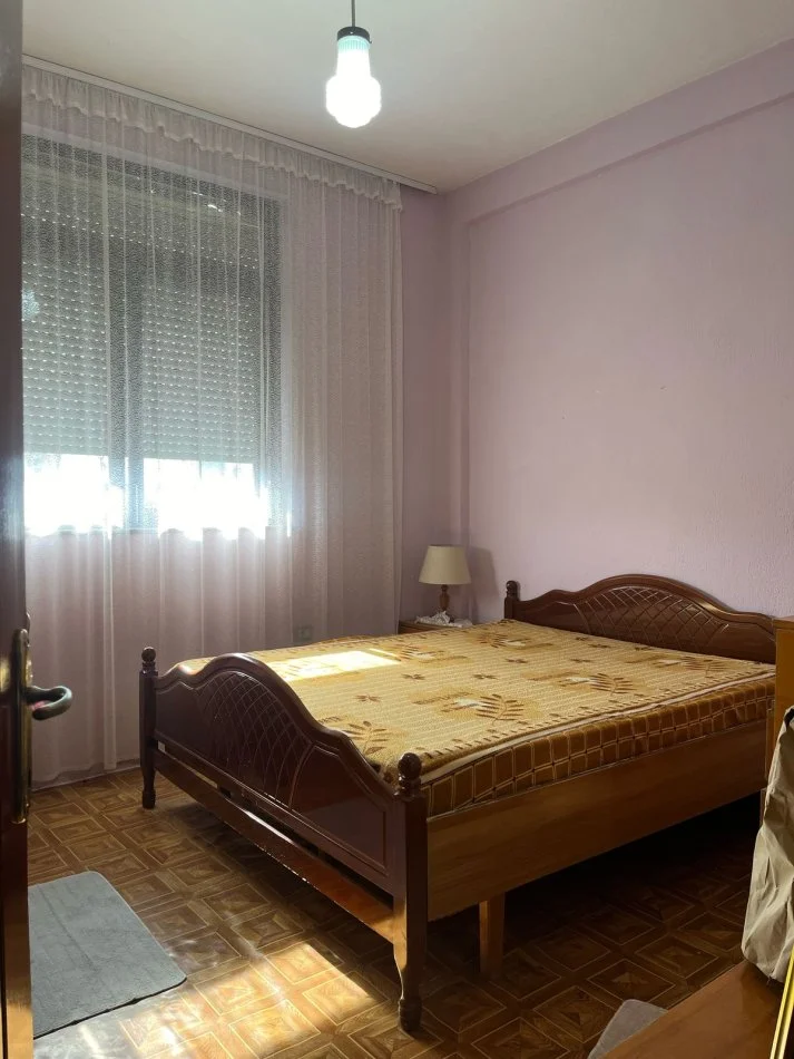 Tirane, jepet me qera apartament 2+1 Kati 5, 100 m², 350000 leke/muaj (Idriz Dollaku)