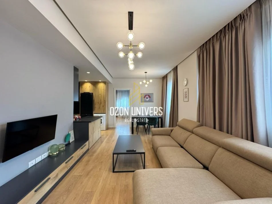 Tirane, shiten tre apartament 1+1+Ballkon Kati 4, 217 m² (Rruga e Barrikadave)