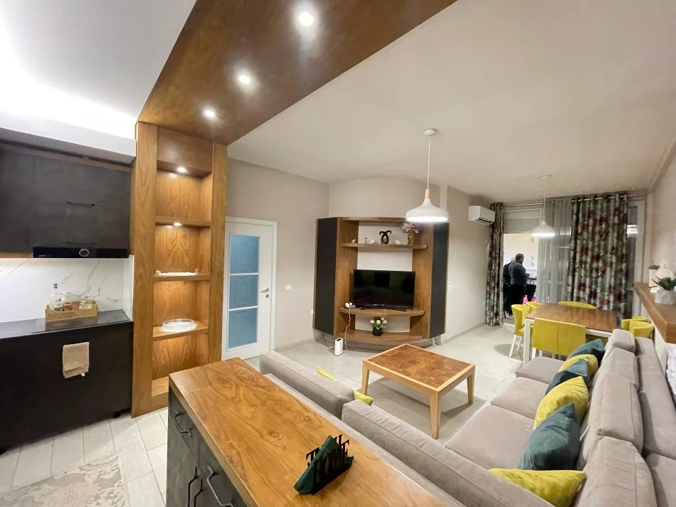 Tirane, jap me qera apartament 2+1+Ballkon Kati 4, 100 m² 550 € (Kodra e Diellit)