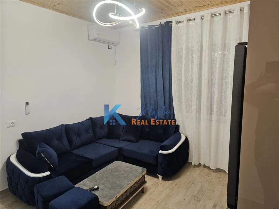 Tirane, jap me qera apartament 1+1 Kati 1, 50 m² 450 € (Laprake)