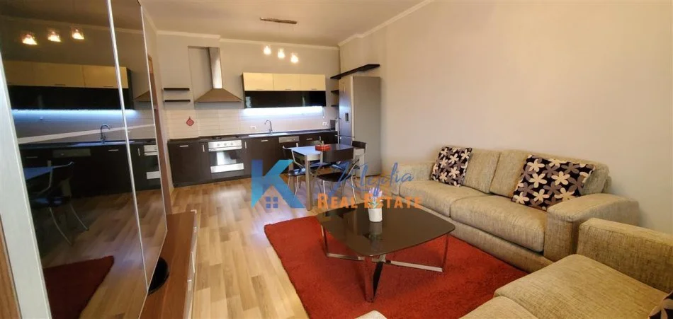 Tirane, jap me qera apartament 1+1+Ballkon Kati 8, 72 m² 600€ (Pazari i Ri, Rruga Hoxha Tahsim)