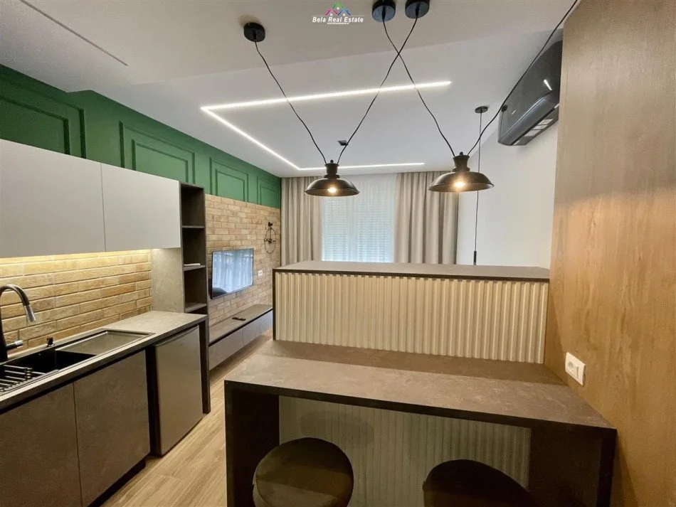 Tirane, jepet me qera garsonier 1+1 Kati 2, 35 m² 380 € (Porcelan, prane UET)