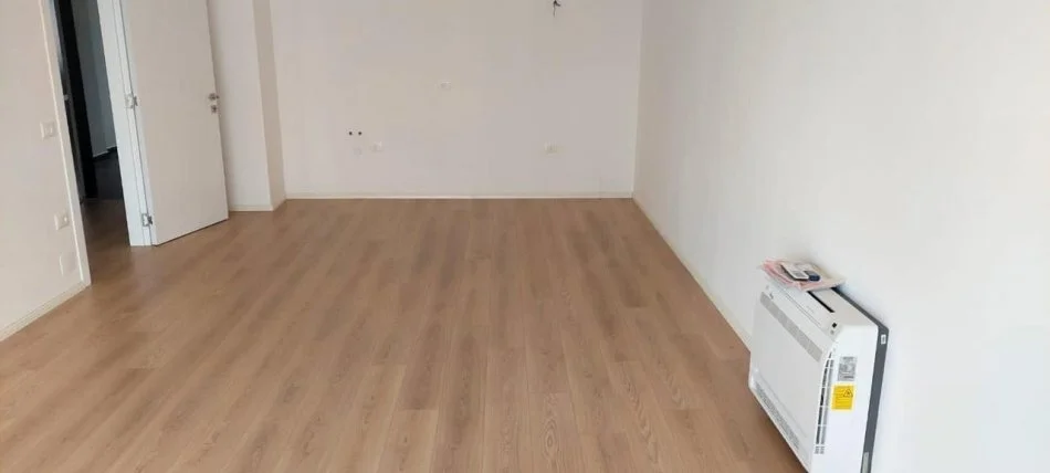 Tirane, jap me qera zyre Kati 9, 70 m² 490 € (Kompleksi Arlis)